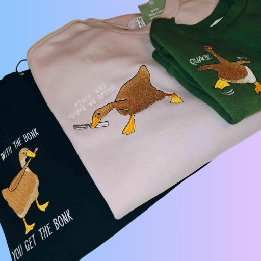 Коллекция свитшотов с вышивкой гусей
